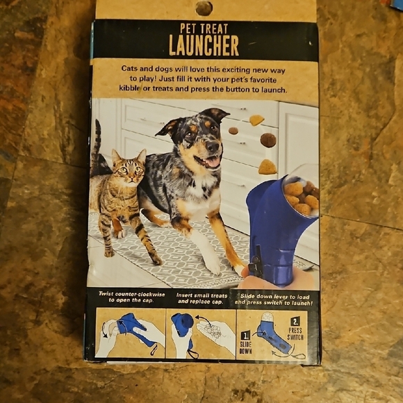 Blue Pet Treat Launcher - Picture 2 of 2